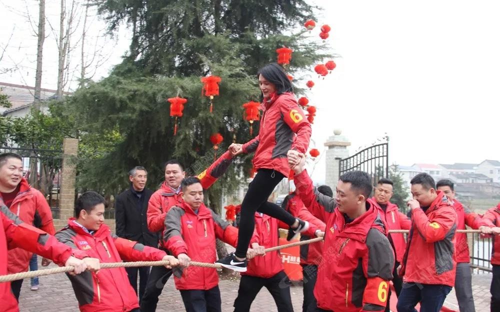 祝賀磨粉機(jī)廠家桂林鴻程第四屆戶(hù)外拓展圓滿(mǎn)結(jié)束